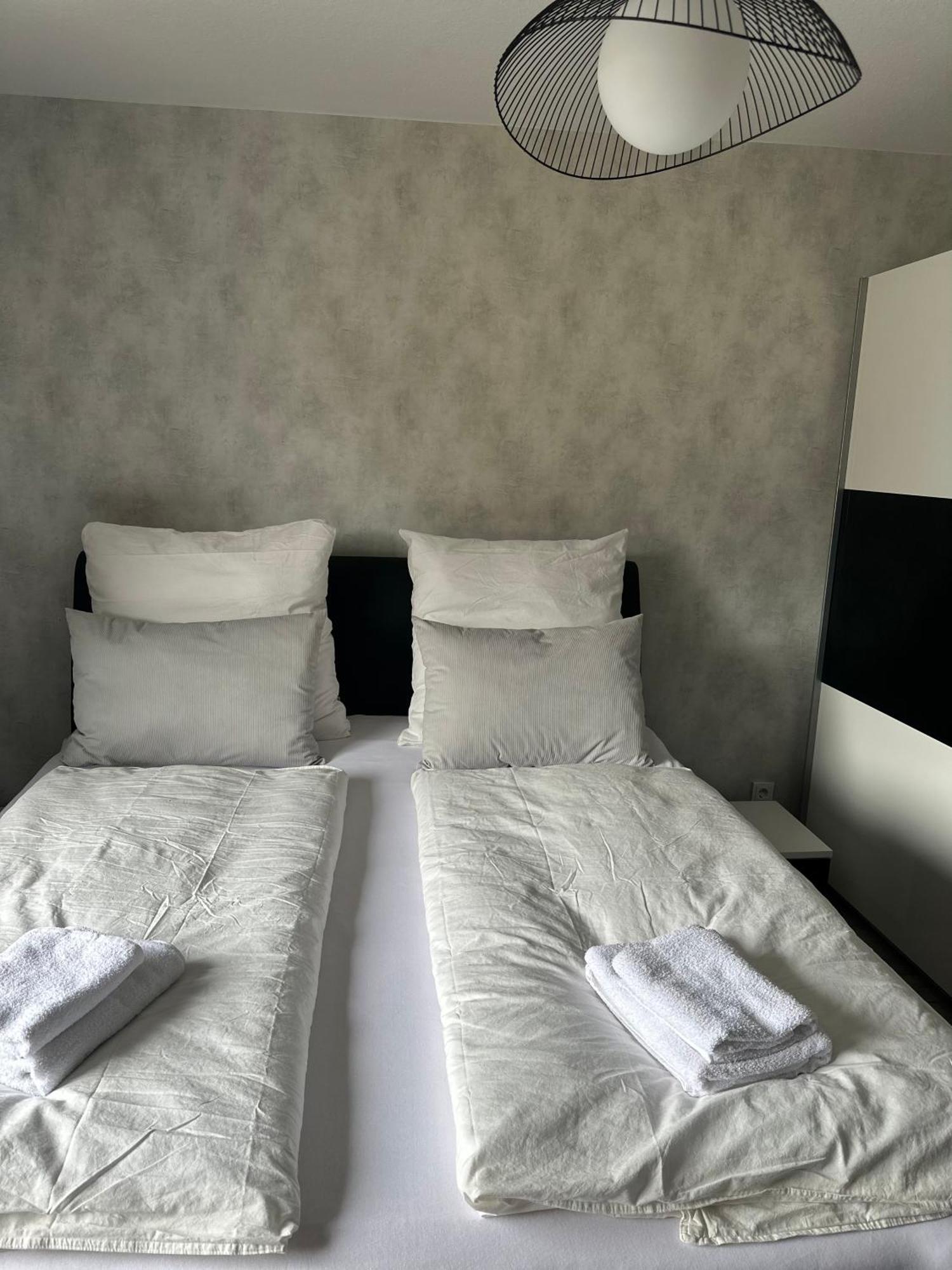 Fewo Am Deich 1 Zentral Mit Stadtblick Und Kontaktloser Check In Bremerhaven Exterior photo